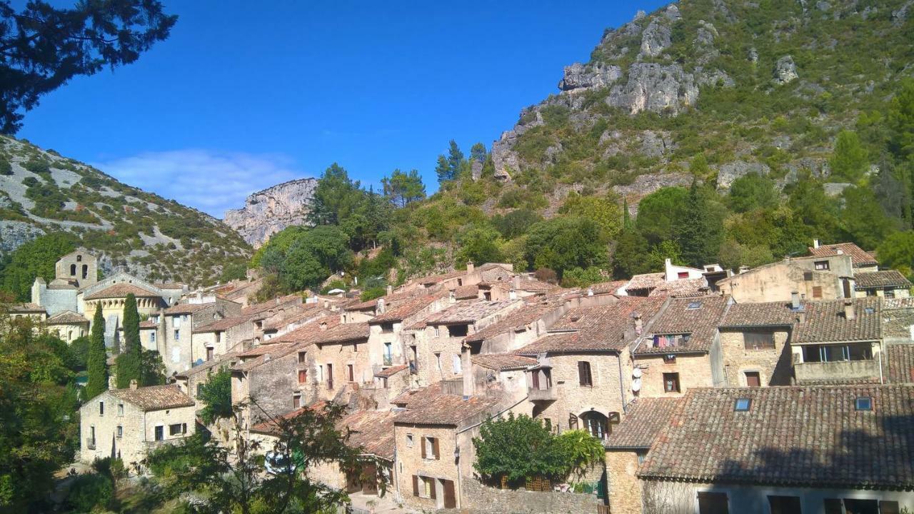 Les Studios De St Guilhem Saint-Guilhem-le-Desert Exteriér fotografie