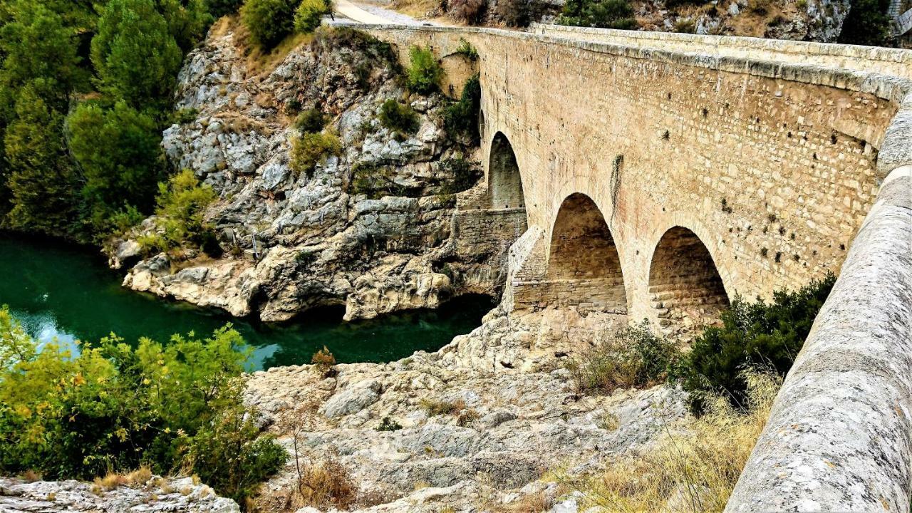 Les Studios De St Guilhem Saint-Guilhem-le-Desert Exteriér fotografie