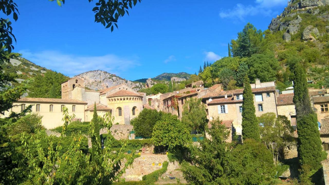 Les Studios De St Guilhem Saint-Guilhem-le-Desert Exteriér fotografie